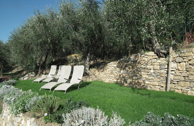 House in the Roses 1 - garden and valley view