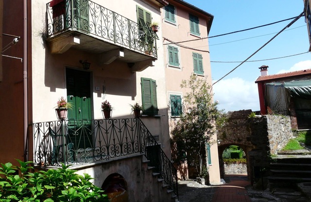 Haus in Montemarcello Dorf,familienfreundlich,Blick,Balkon, bis 4 Pers