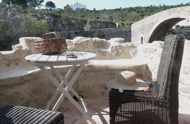 House La France - Ramparts & Riverside (Sleeps 2)