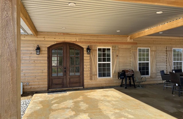 House Located Less Than 3 Miles of Grenada Lake