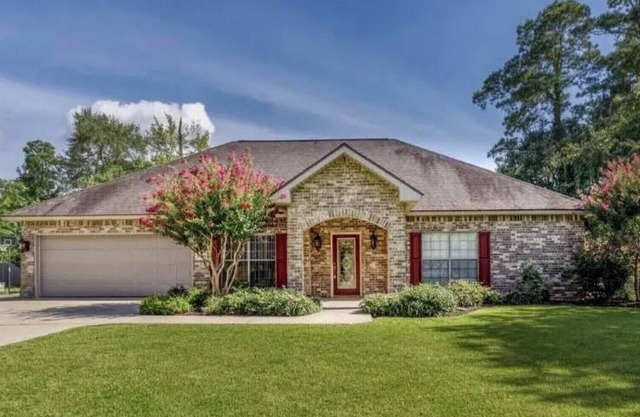 House near casinos and Prien lake park with a guest house