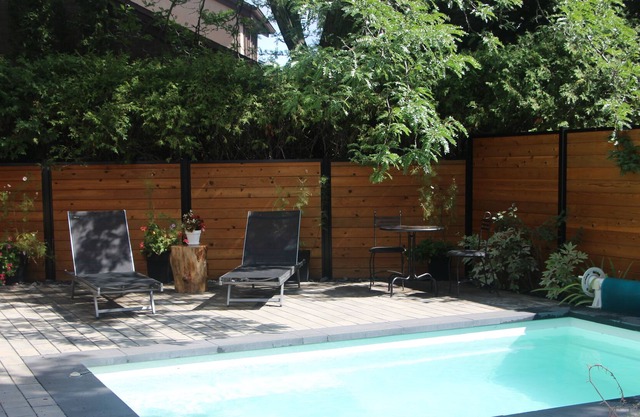House near Montreal with swimming pool