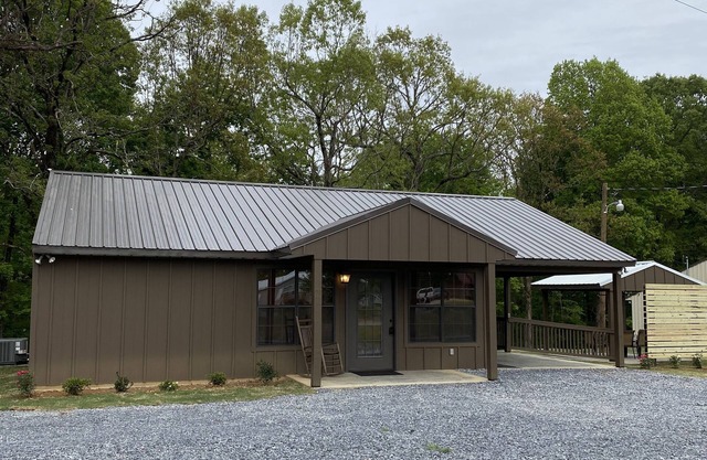 House near Sardis Lake , golf course and Oxford, MS