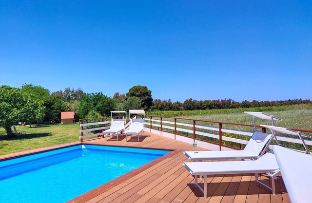 HOUSE NEAR THE SEA WITH SWIMMING POOL AND VAACA WHIRLPOOL