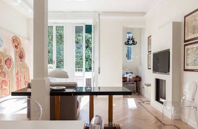 # 9 House of Art Giovio
