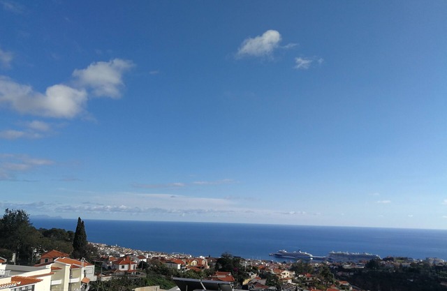 Haus der Unbefleckten. Herrlicher Blick auf die Stadt Funchal