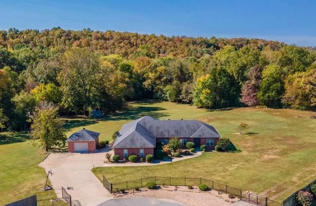 House on Large Property Near Dead Center of Total Solar Eclipse Pathway!!