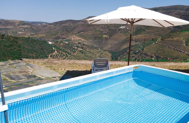 House inserted in a Douro farm with swimming pool and stunning landscapes