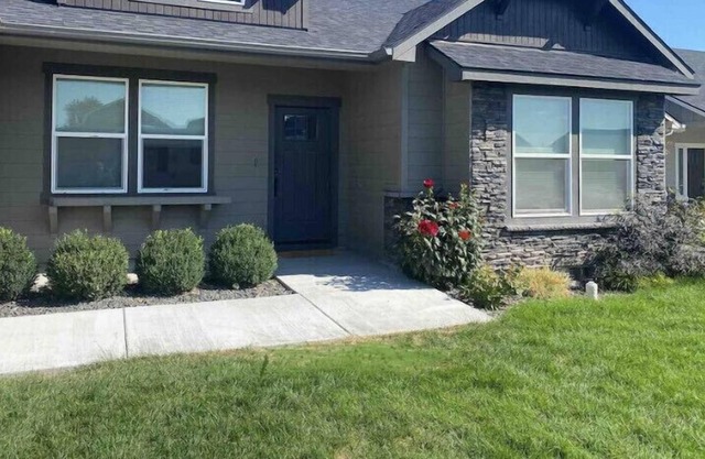House on the golf course, excellent getaway home!