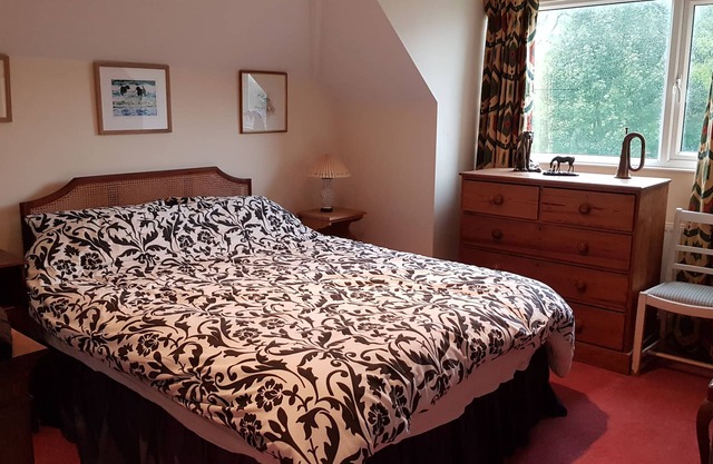 Groß-Doppelzimmer-Gemeinsames Badezimmer-Blick auf die Landschaft