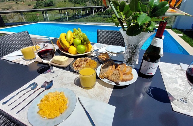 House in the countryside with heated pool 15 away from the beach