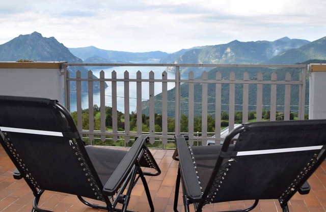 House relax and nature, near the forest and lake view