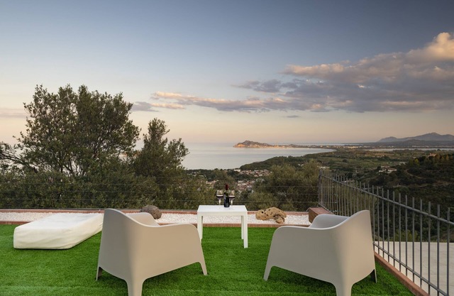 House relax sea mountain