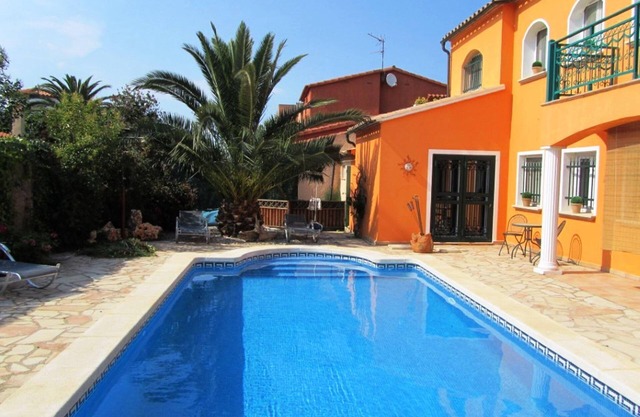 La Sabine. Casa con piscina al lado de la playa.