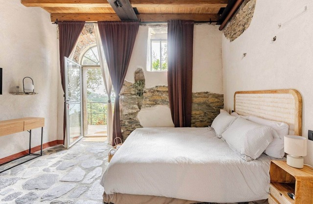 House Sarvaega cozy rustic rooms surrounded by nature, sea view