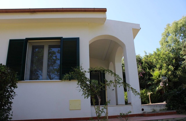 House surrounded by greenery just a few minutes drive from the most beautiful beaches of Alghero