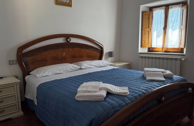 House surrounded by the Tuscan countryside 5 minutes from the village