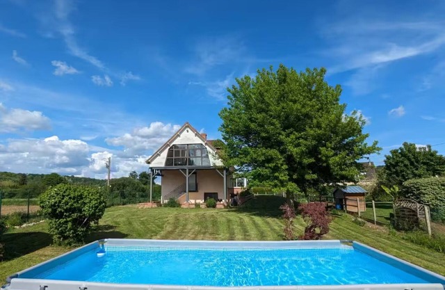 House - swimming pool and 30 activities