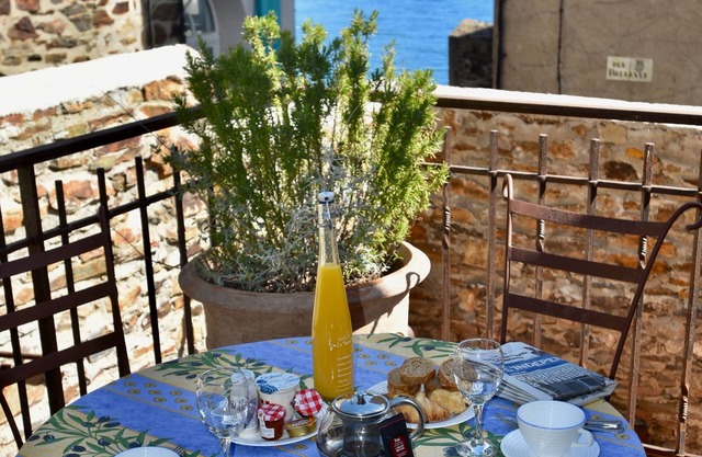 House T3 *****, typical and quiet area, patio sea view, air conditioning, parking and wiFi