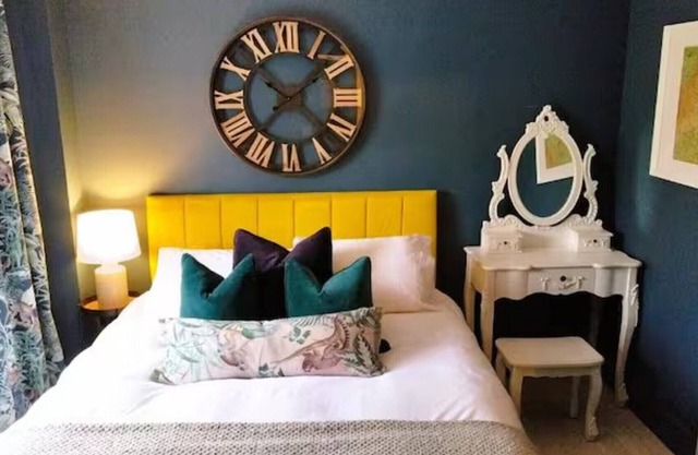 Ferienhaus-Traditionell-Eigenes Badezimmer-Strassenblick