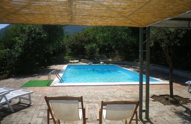 HAUS-VILLA MIT UNABHÄNGIGEM GARTEN UND PRIVATEM POOL