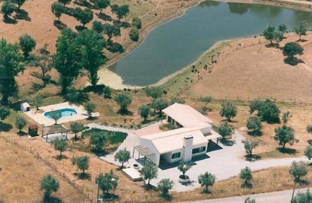 Typisches Haus des Alentejo mit Pool