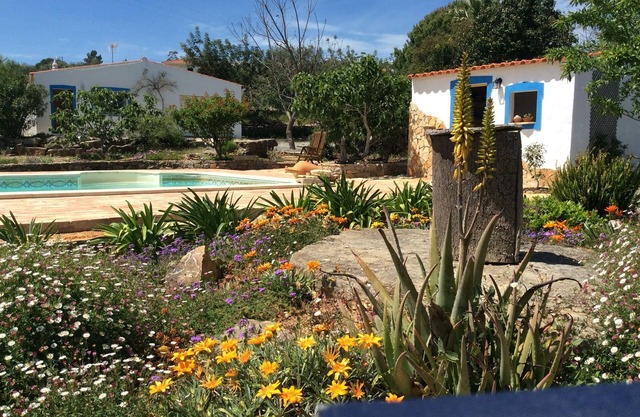 Ferienhaus / Villa - Bordeira, Quinta das Raposeiras - FaroHaus mit Garten