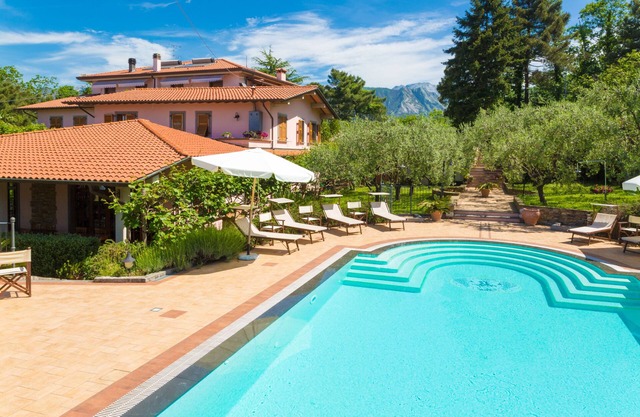 Ferienwohnung in Villa mit Meerblick und Pool, in den Hügeln von Massa
