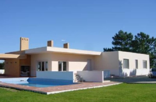 Ganz privat Villa mit großem Garten und Spielplatz.