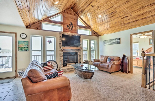 House w/ Deck Overlooking Lake of the Ozarks!