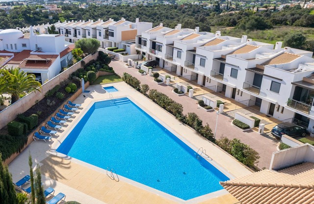 House w/ Pool, Sea View & BBQ – Albufeira