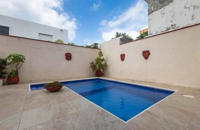 House with private pool