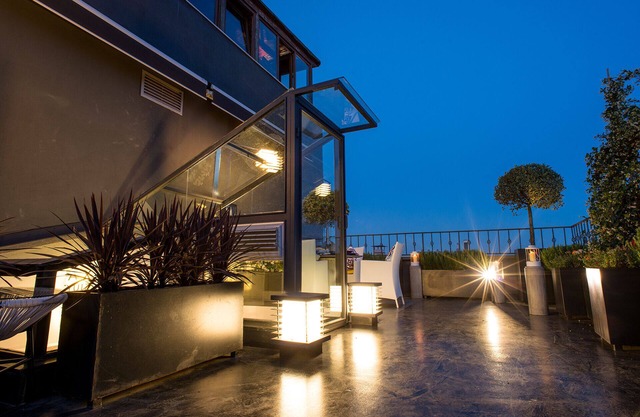 Haus mit 180 m2 auf 3 Etagen und 60m2 Terrasse mit Meerblick