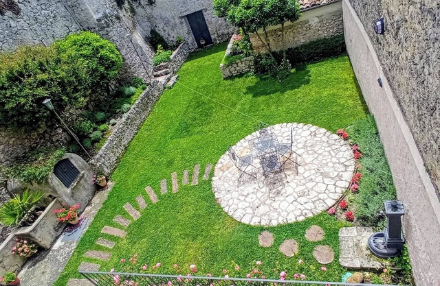 Haus mit 2 Gärten im mittelalterlichen Dorf in der Nähe des Abruzzen-Parks