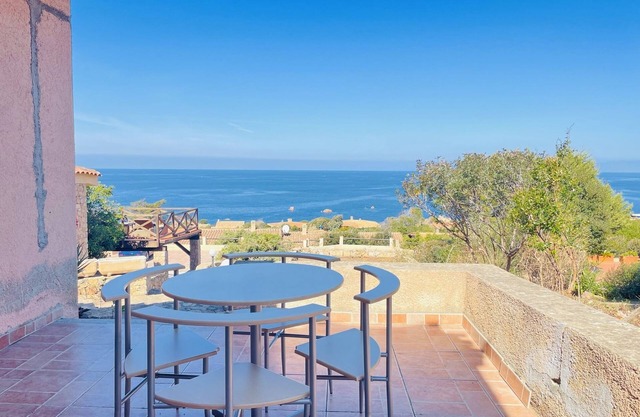 House with breathtaking views a stone's throw from the sea