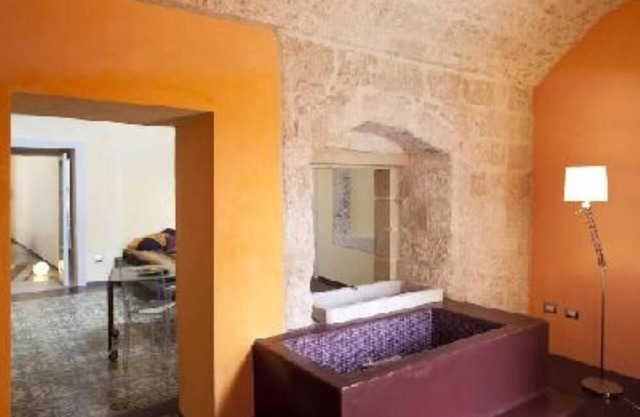 Typisches Haus mit der Zeit im Herzen der Salento.Puglia