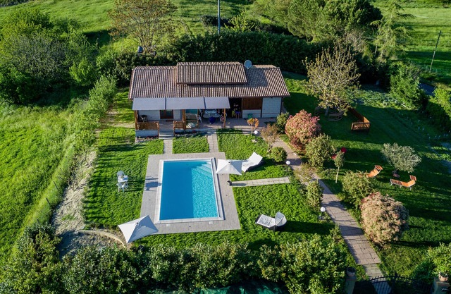 Haus mit Garten und Pool 5 Minuten vom Lago di Bolsena