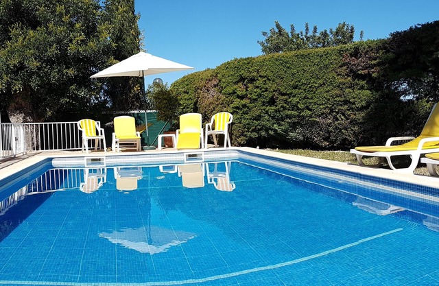 House with garden, private pool and bbq