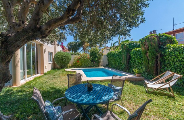 Haus mit Garten & privatem Pool 500 m vom Sandstrand entfernt, ideal mit Kindern