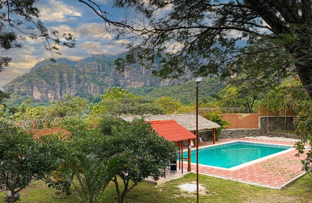 House with Heated Pool with Solar Panels and Gym in Tepoztlán