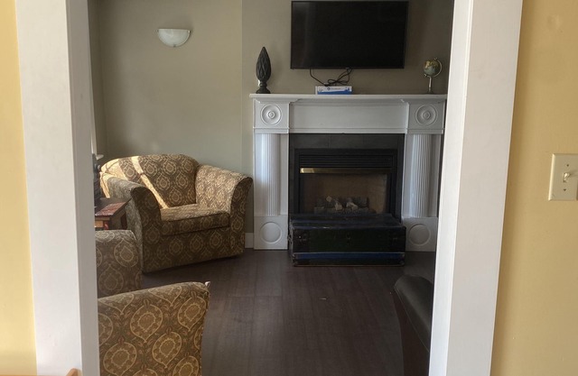 House with Hot tub and fire pit sleeps 12 handy Charlottetown and beaches