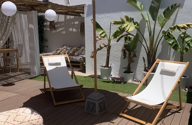 House with indoor and outdoor garden - 5 minutes walk from the beach