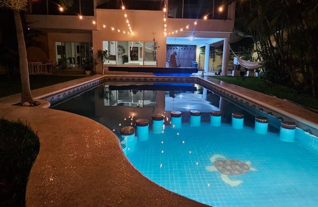 Casa con alberca, jardín y árboles frutales (pet friendly)