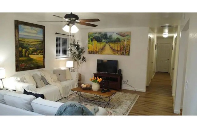 House with New Addition King Size Bed, close to Downtown, St Helena, Kenwood
