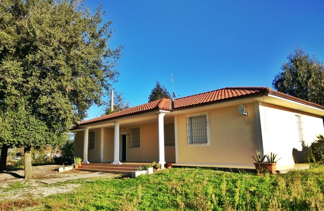 HAUS MIT PARK 1 KM VOM MEER, 4 ZIMMER UND 2 BADEZIMMER