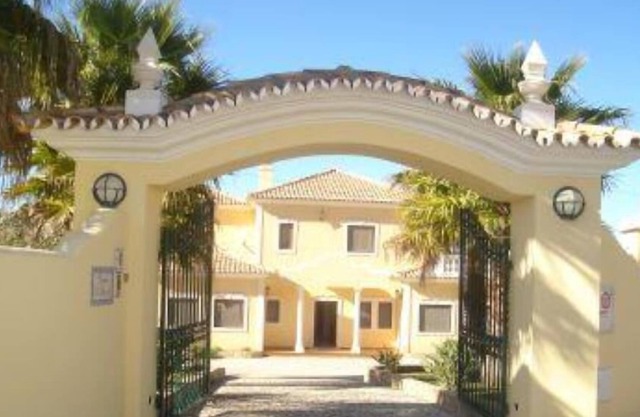 Haus mit Pool und Garten