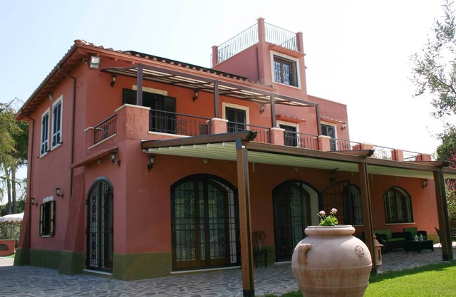 Haus mit Pool und PARK