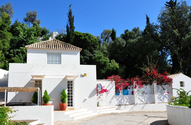 House with private pool and garden