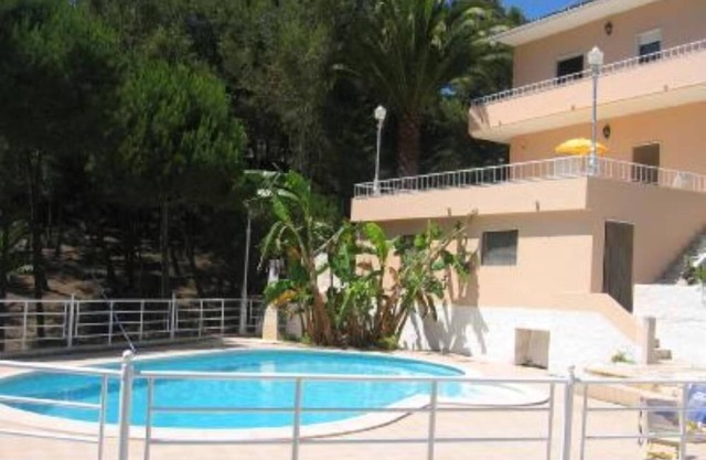 Haus mit Pool und Garten, nahe Strand