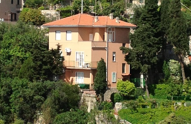 Haus mit Terrasse mit herrlichem Meerblick bis drei Minuten vom Strand entfernt